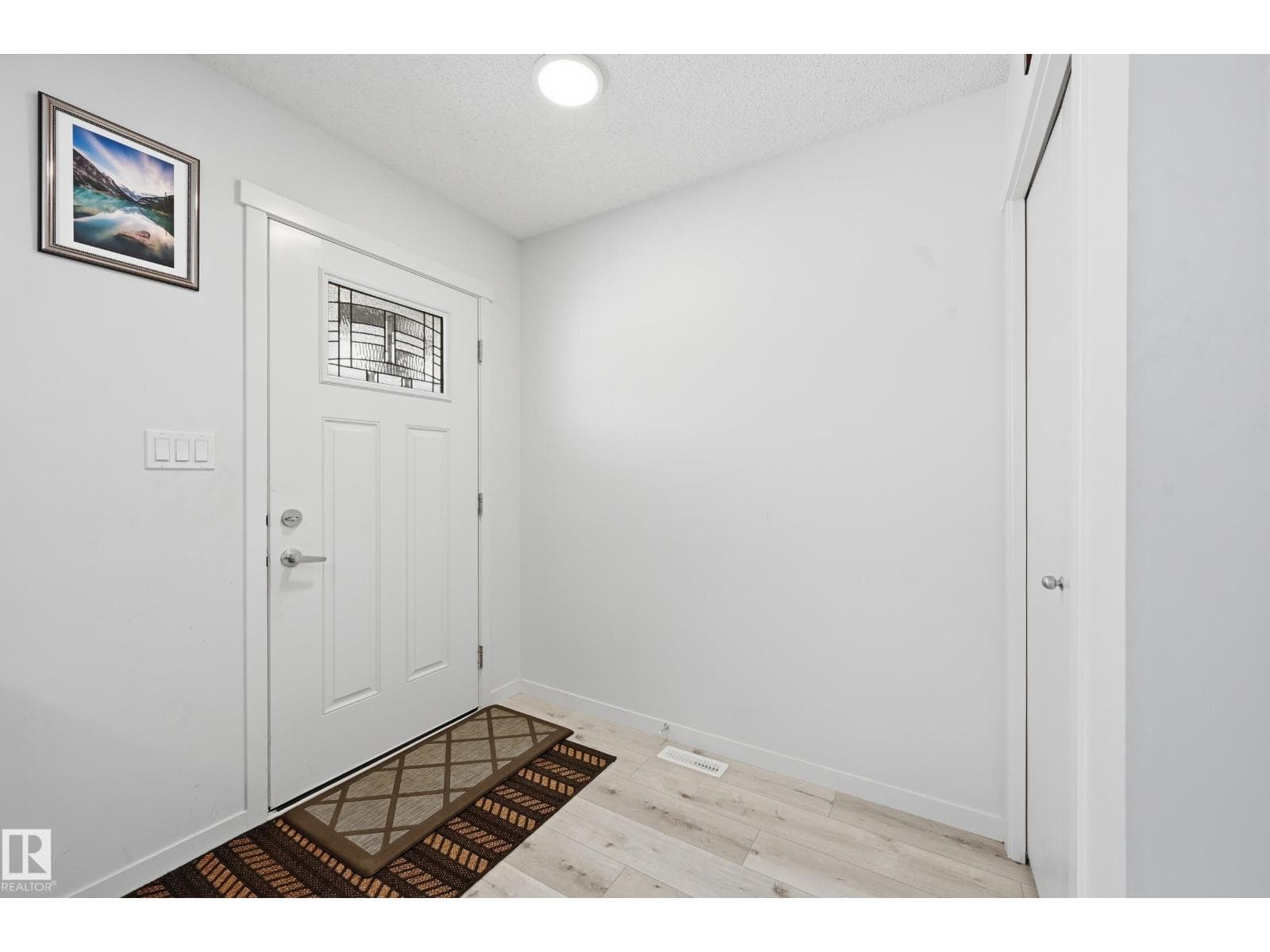 2608 201 Street NW NW photo 4