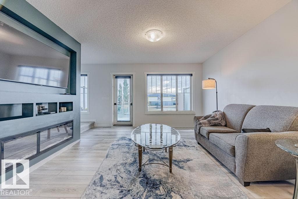 #63 50 MCLAUGHLIN DR — photo 4