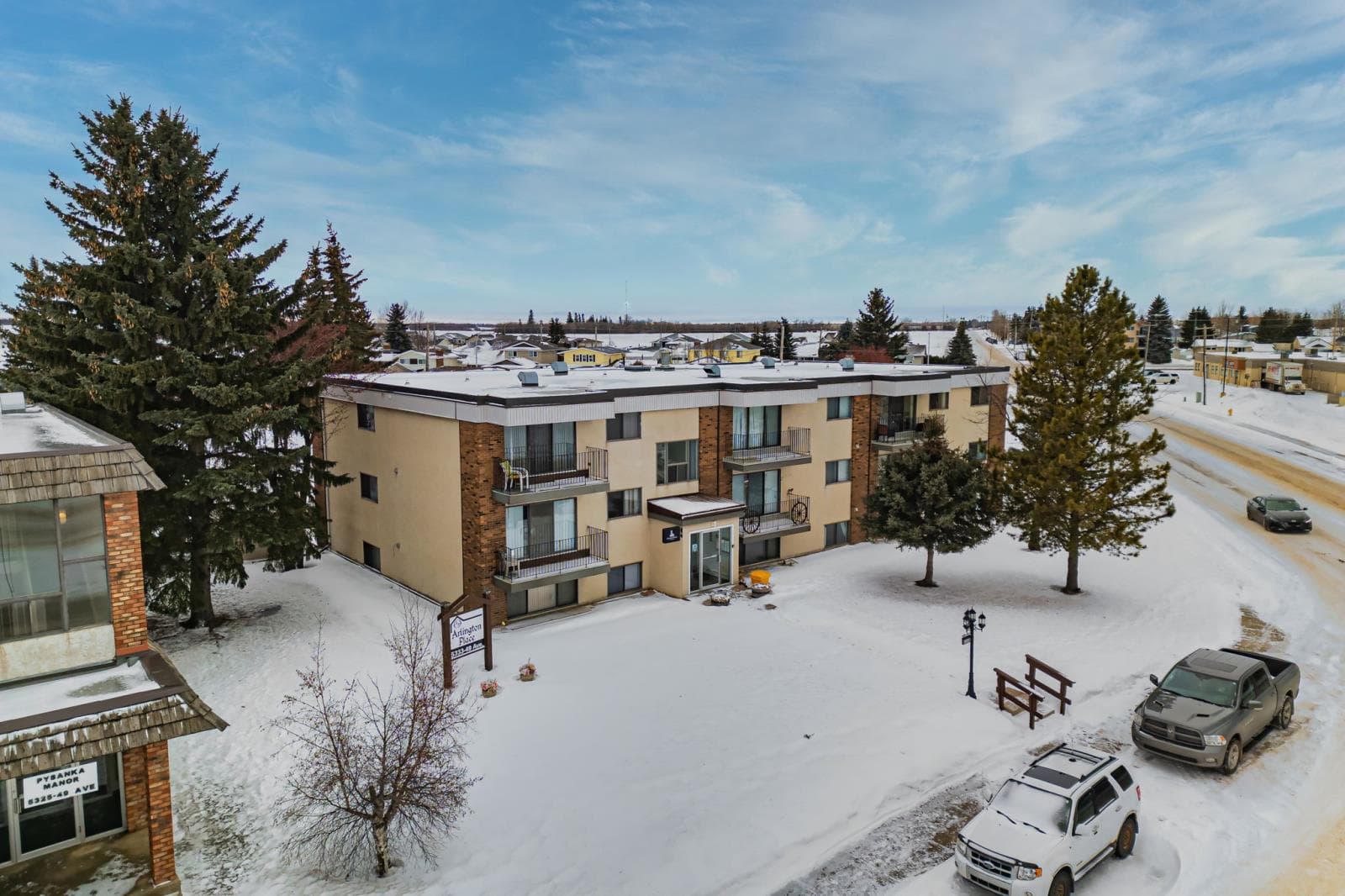 5333  49 Ave photo 2