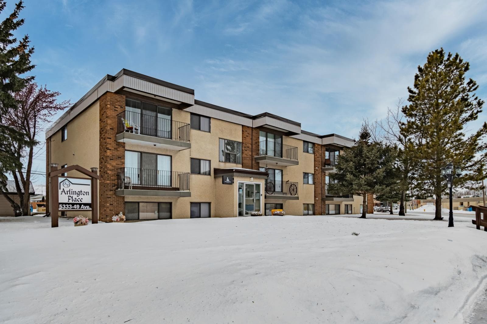 5333  49 Ave photo 4
