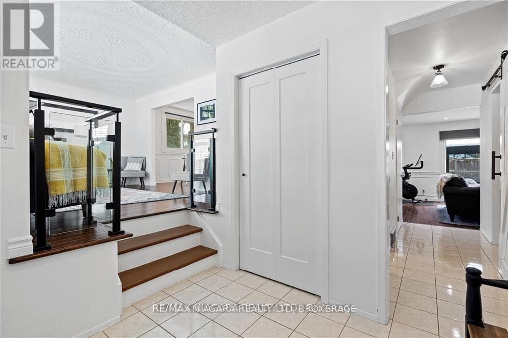49 ROYAL OAK DRIVE photo 3