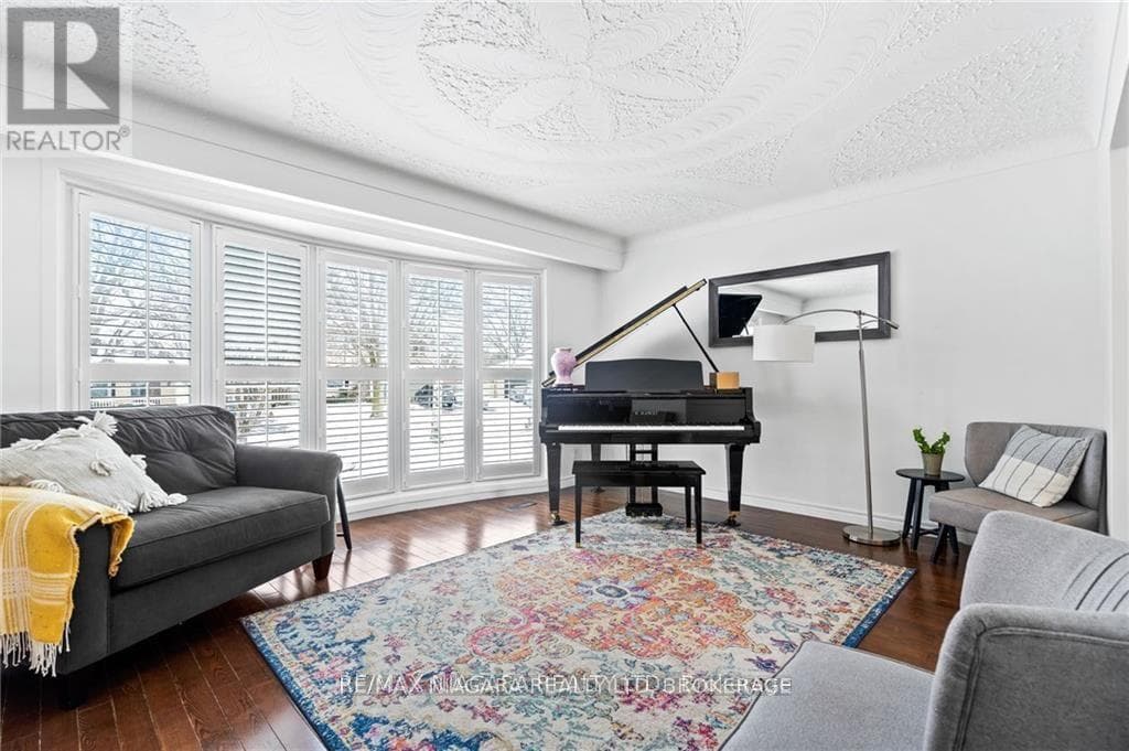 49 ROYAL OAK DRIVE photo 4