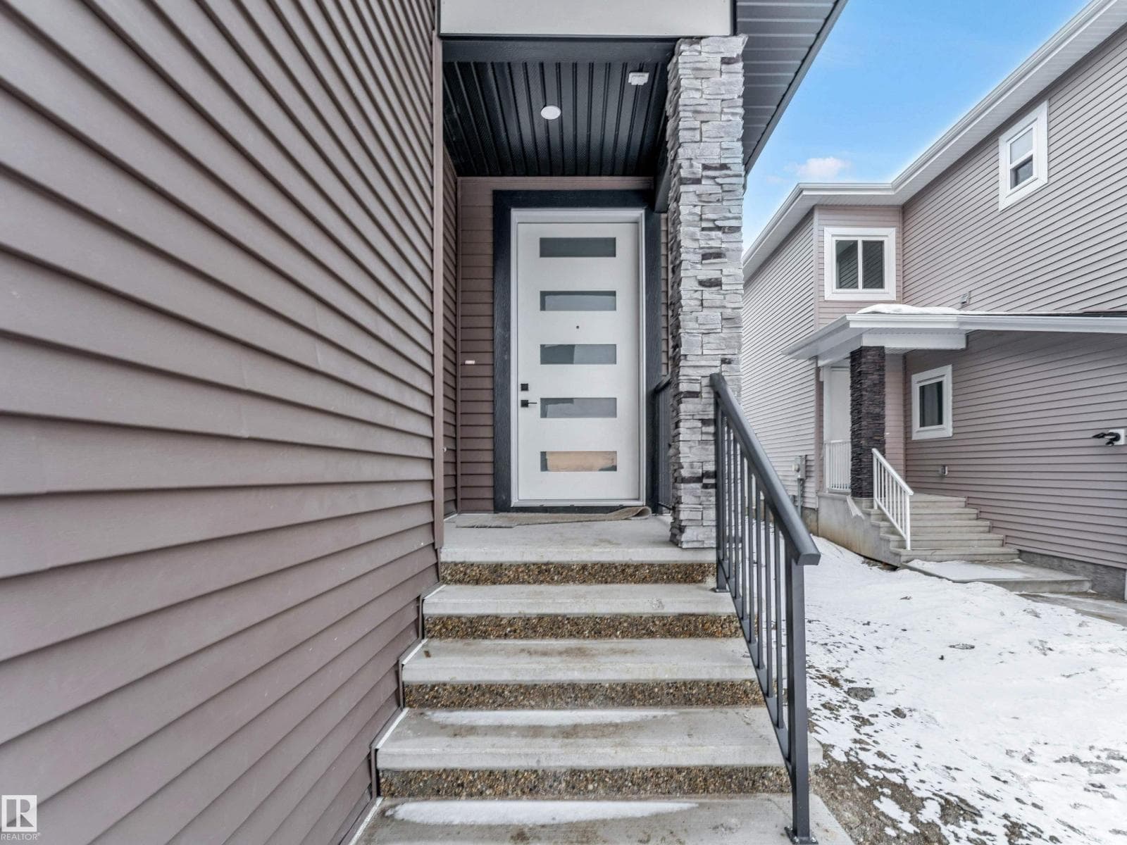 2346 63 AV NE photo 3