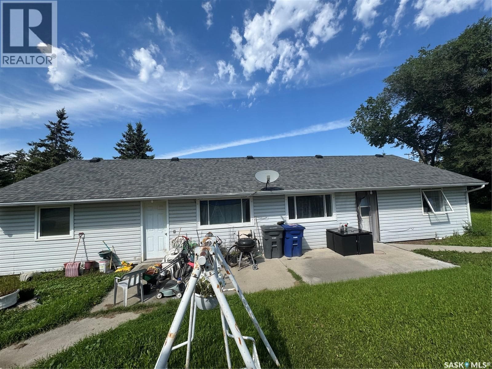 421 McKenzie STREET — photo 2