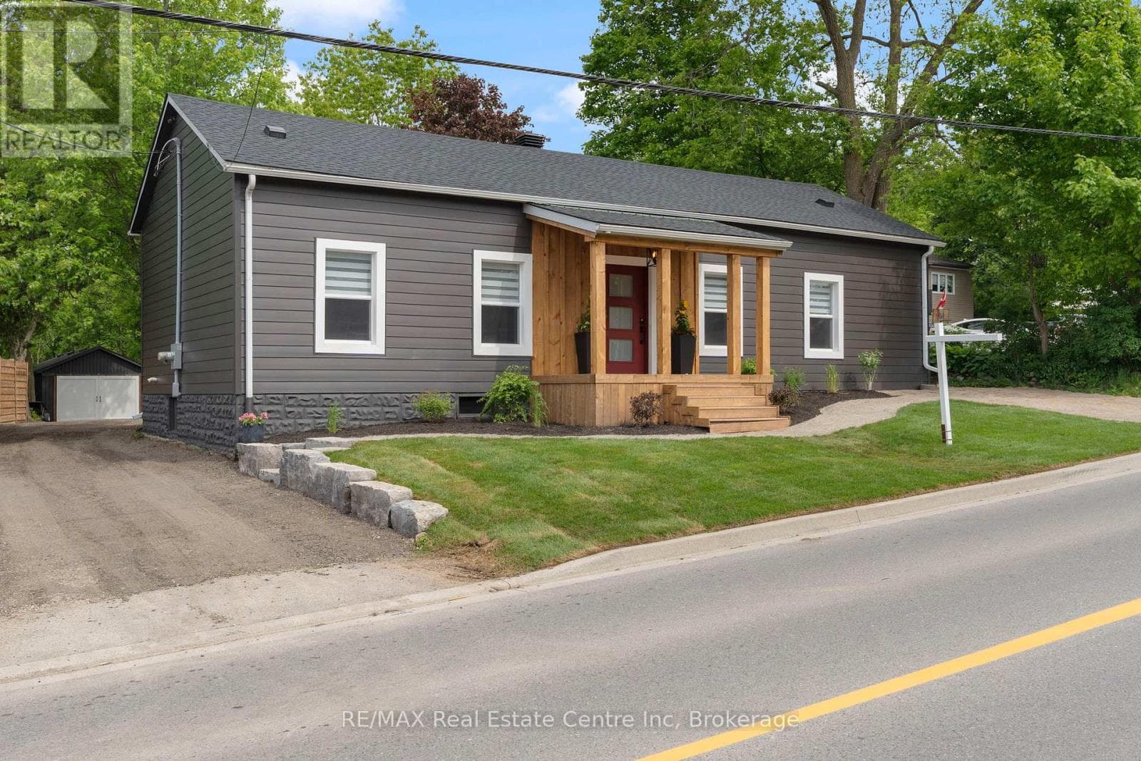 1283 SWAN STREET photo 2