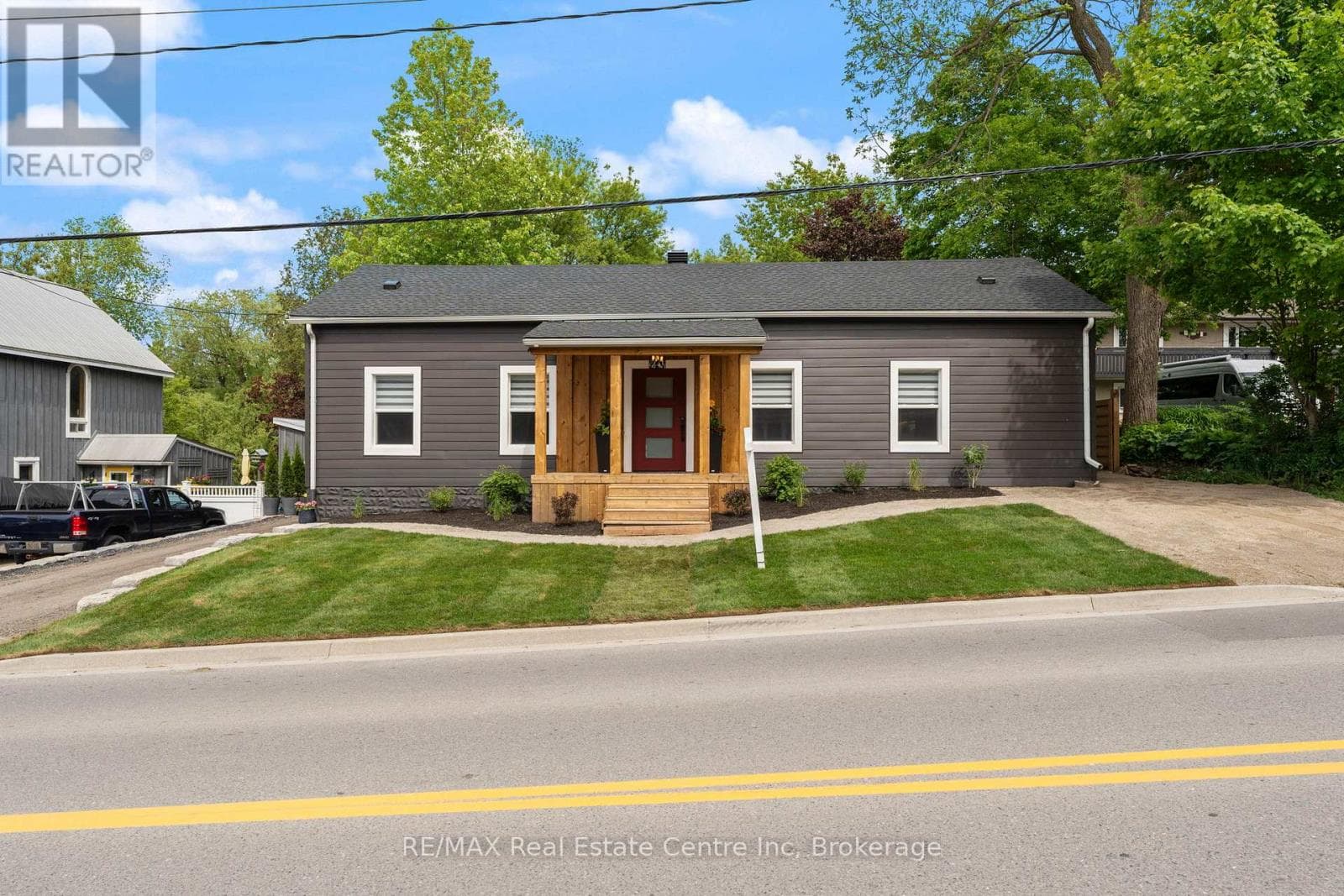 1283 SWAN STREET photo 3