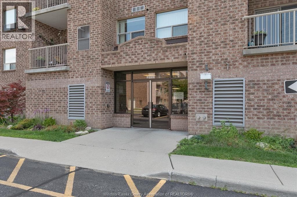 8335 WYANDOTTE STREET East Unit# 108 photo 3