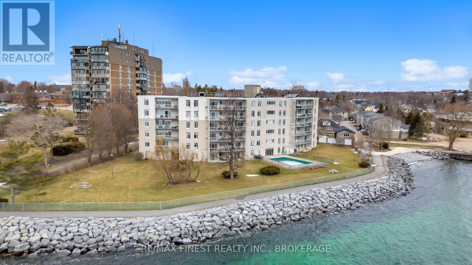 106 - 1 MOWAT AVENUE photo 2