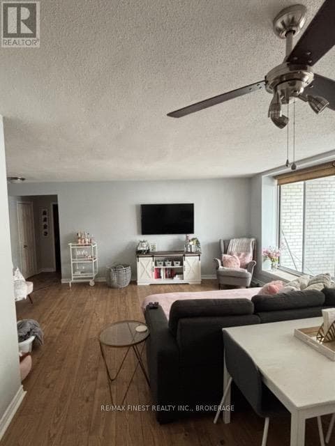 106 - 1 MOWAT AVENUE photo 5