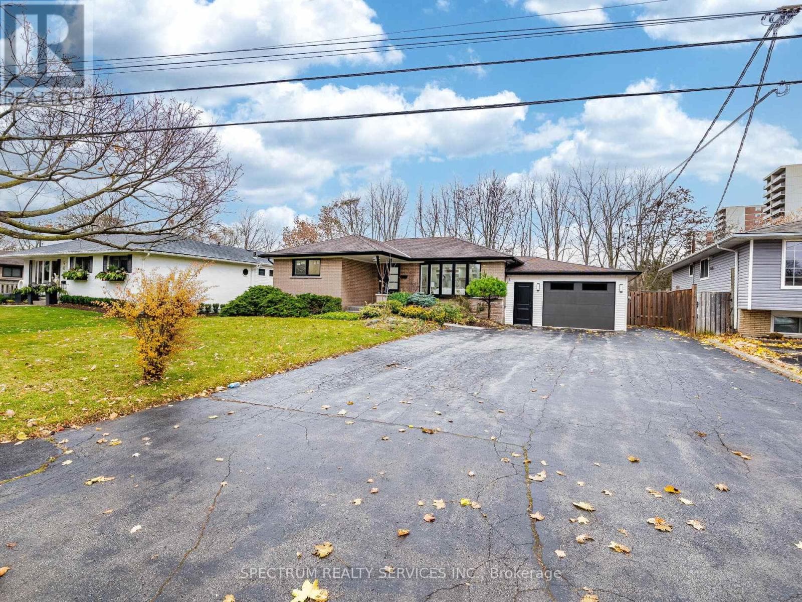 914 FRANCIS ROAD photo 2