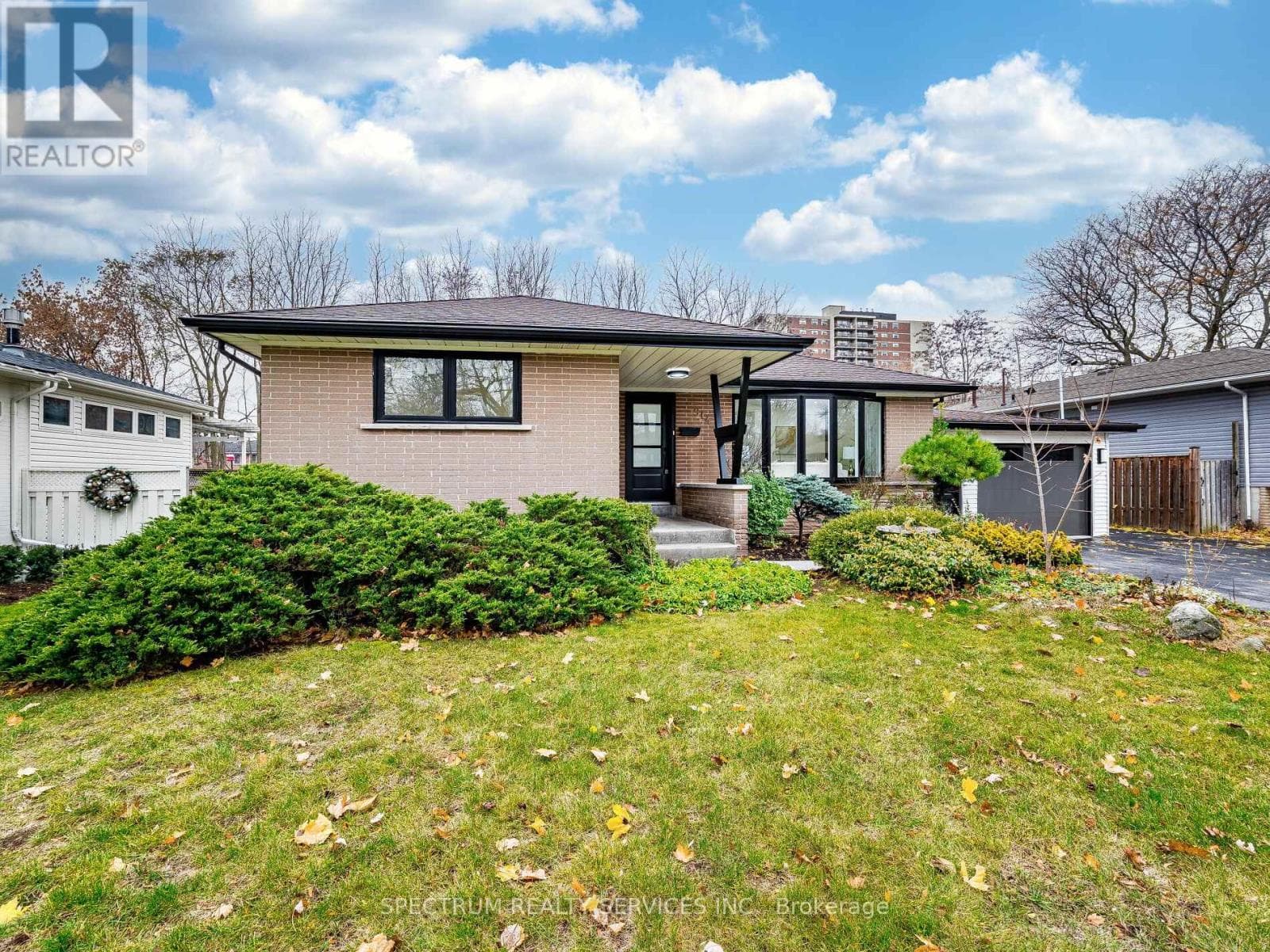 914 FRANCIS ROAD photo 3