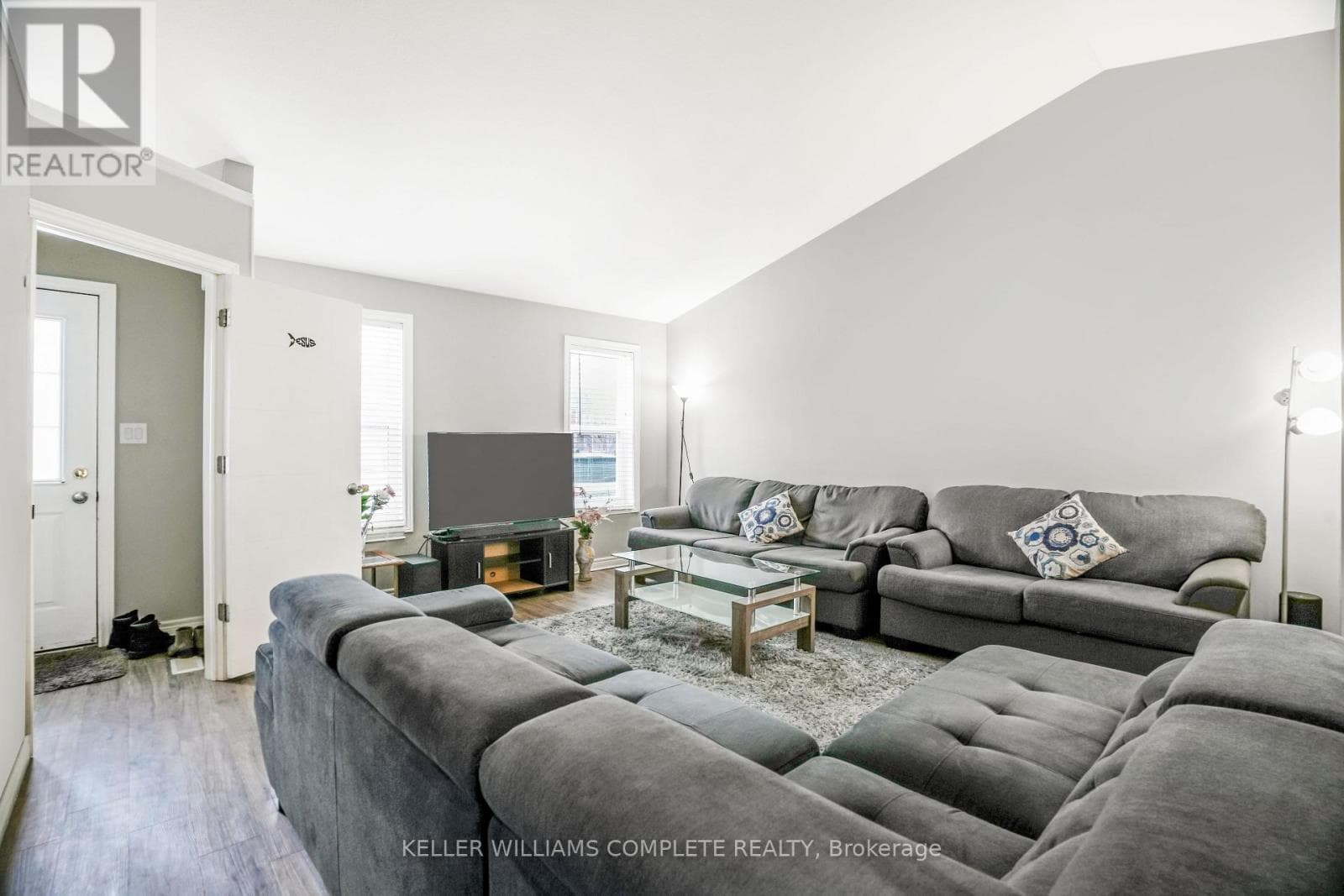 378B GLENDALE AVENUE photo 5