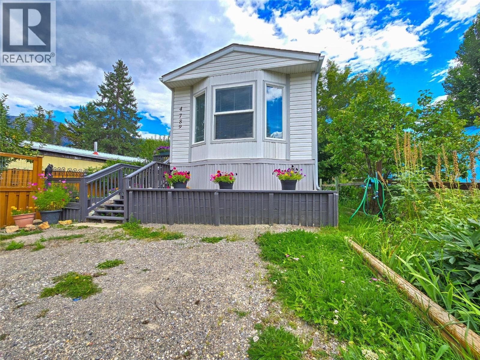 4789 Riverview Drive photo 2