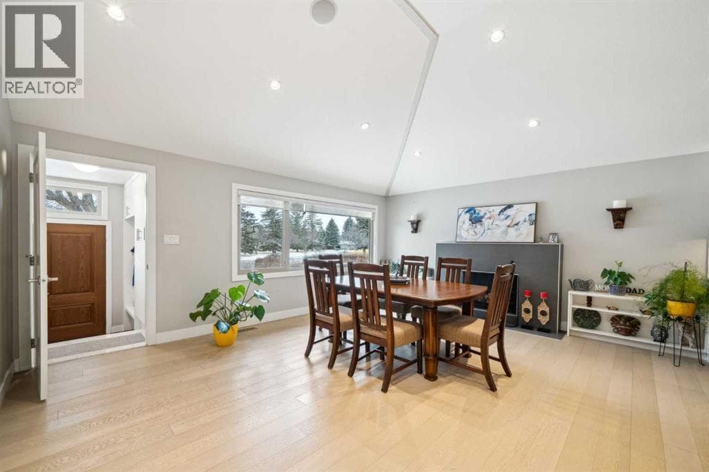 16 MEADOWLARK Crescent SW — photo 3