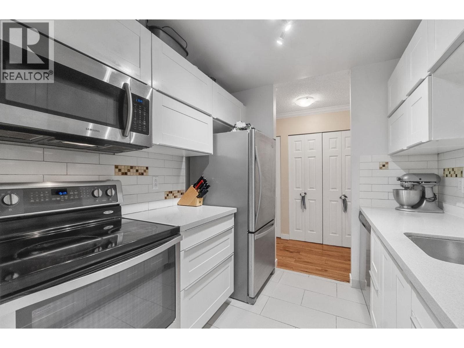 118 7431 MINORU BOULEVARD photo 5