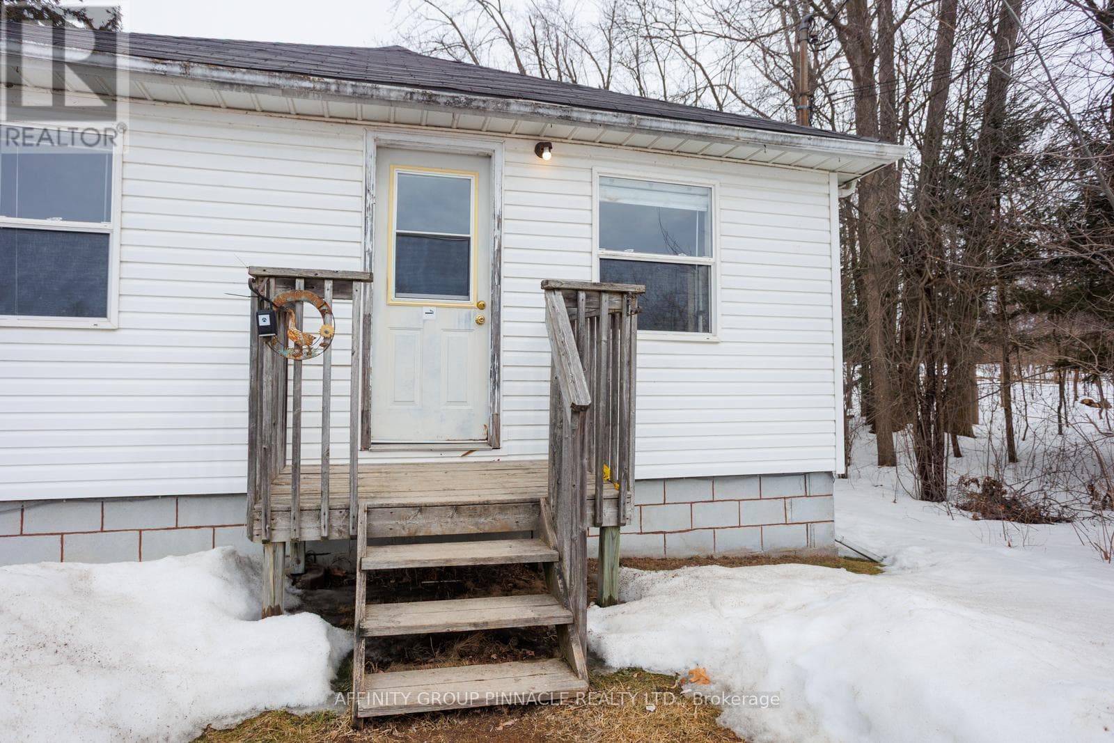 4796 REGIONAL RD 57 photo 3