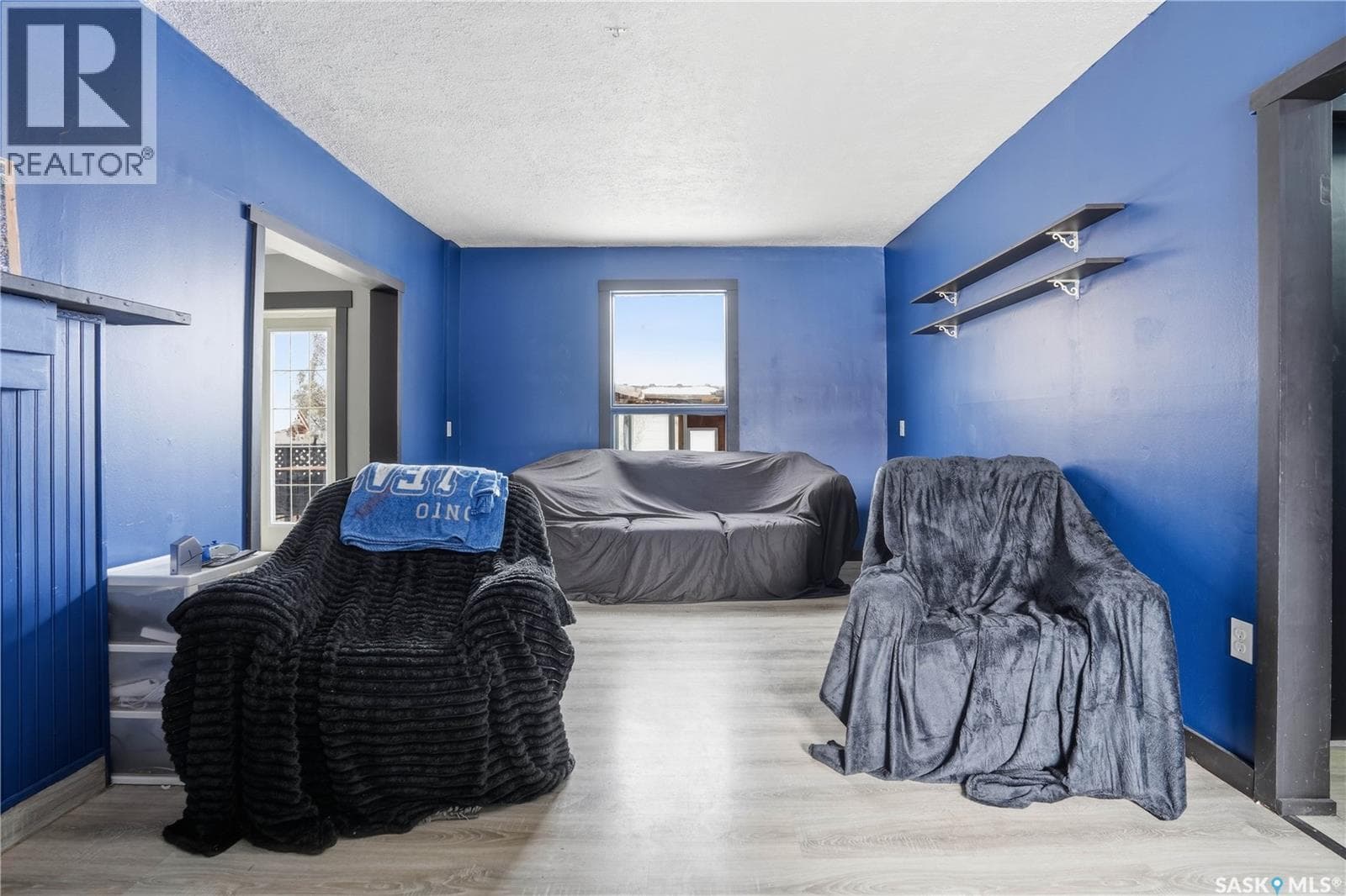 211 Martin STREET photo 3