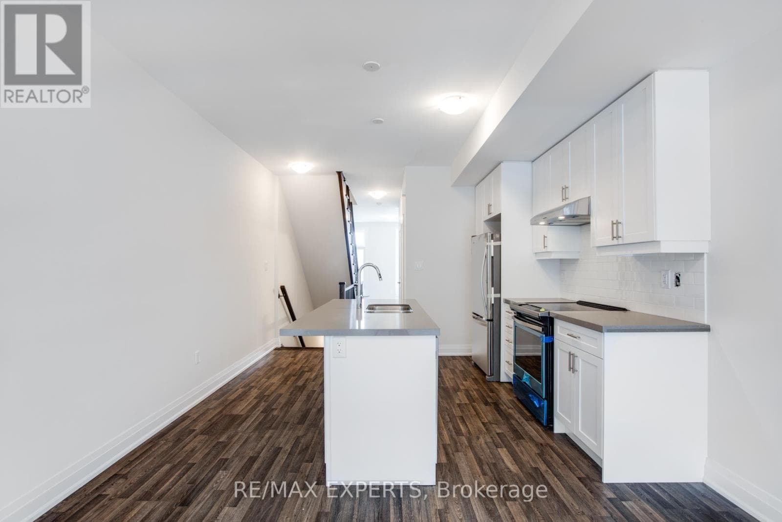 57 CREEKBANK ROAD photo 3