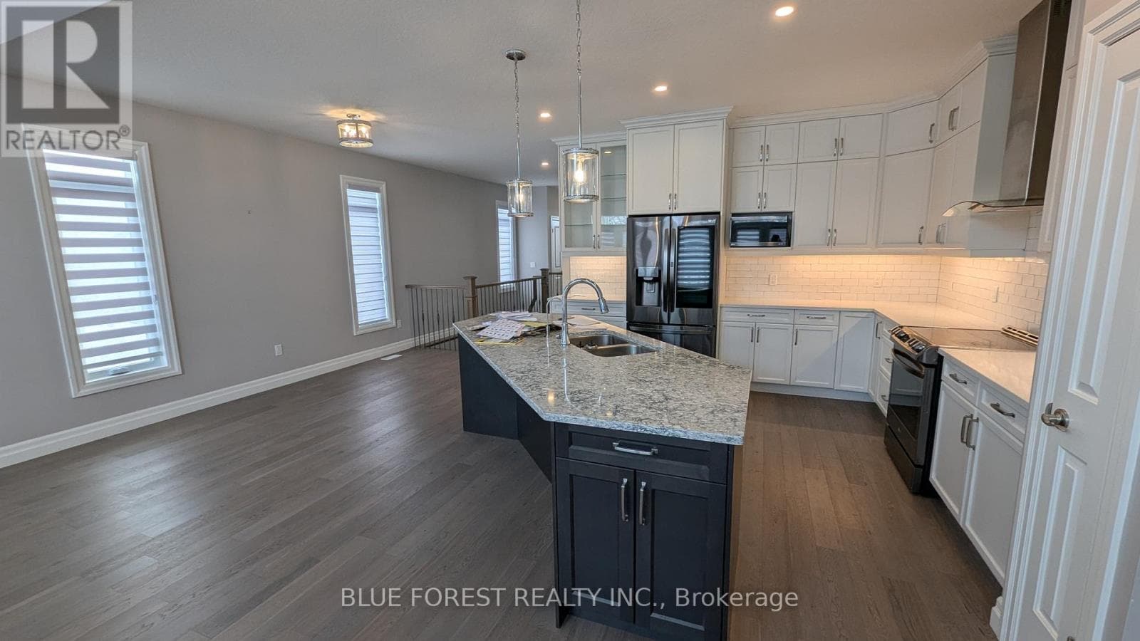 11 - 273 RIDDELL STREET photo 4
