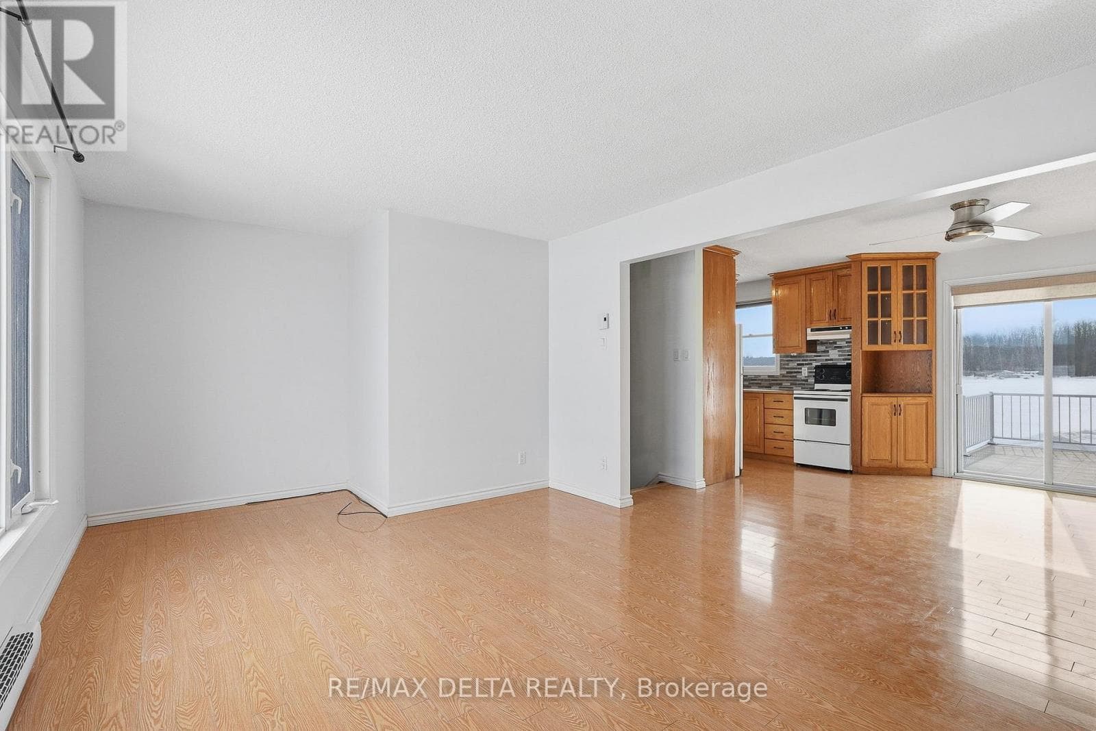698 BASELINE ROAD photo 3