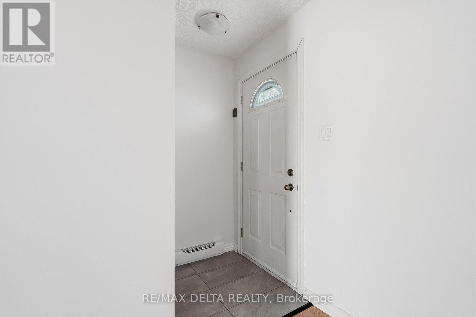 698 BASELINE ROAD photo 4