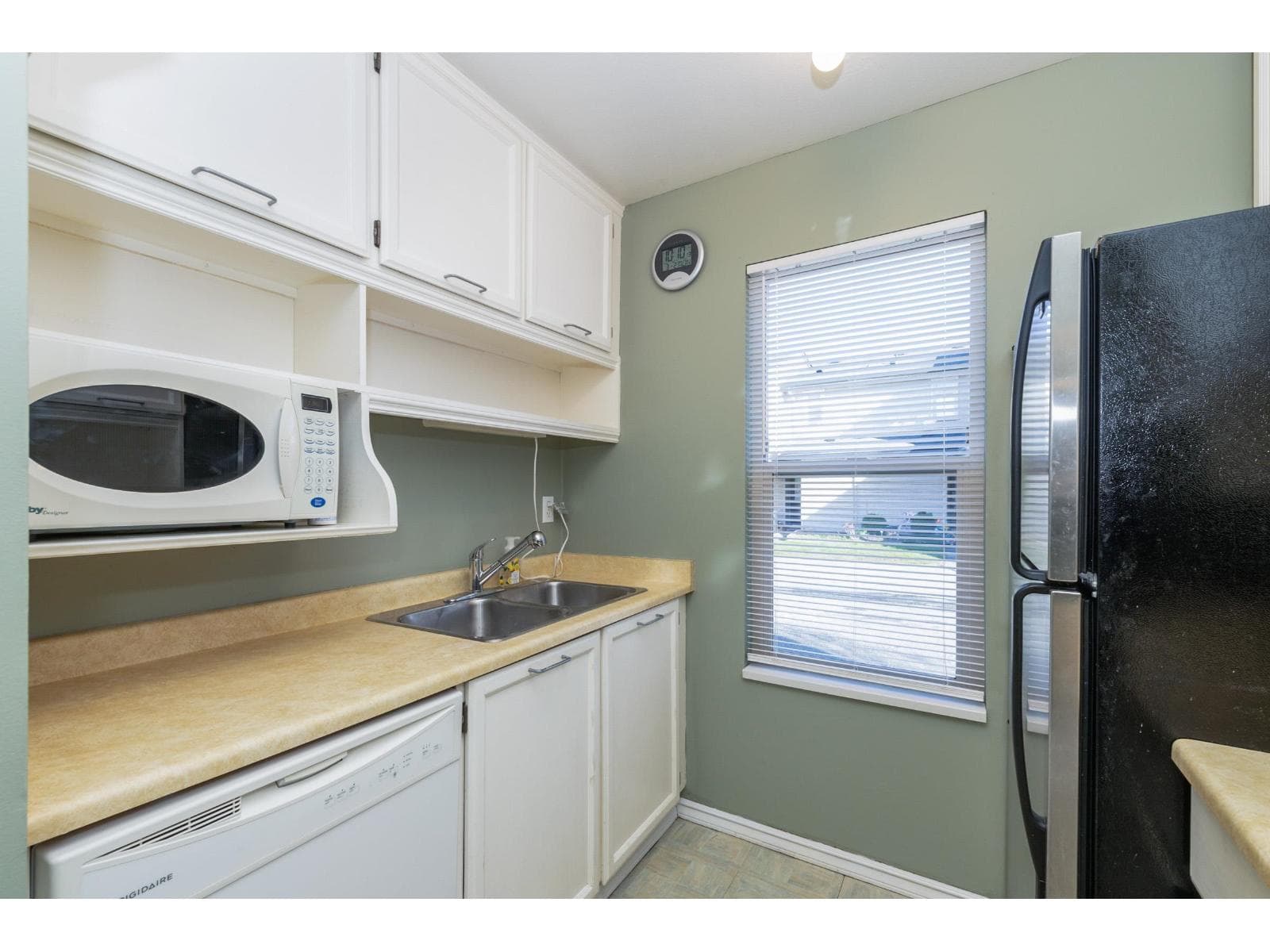 60 27456 32 AVENUE photo 3