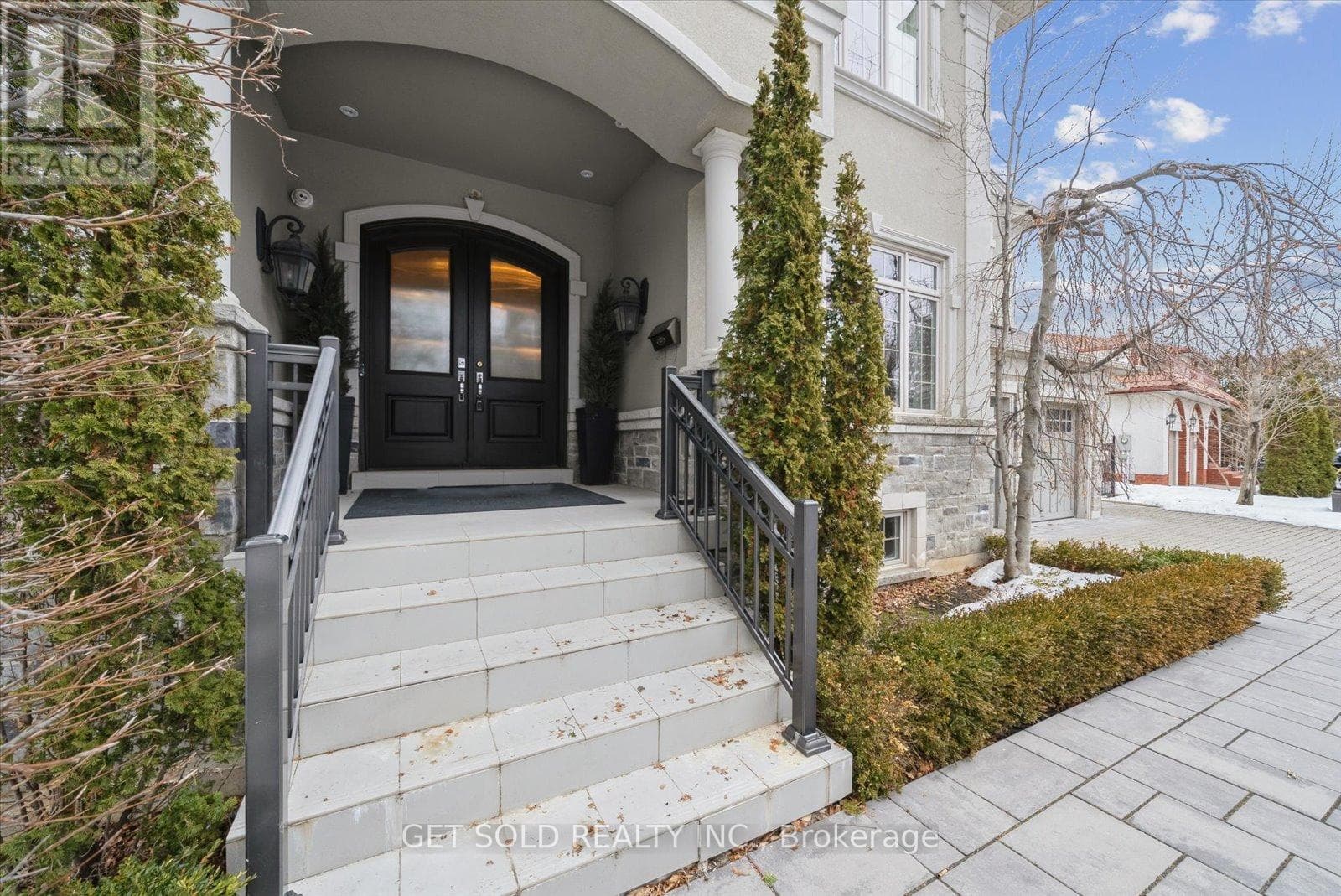 8 THORNHILL AVENUE photo 3