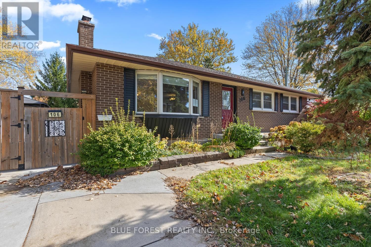 106 LAURENTIAN DRIVE N photo 4