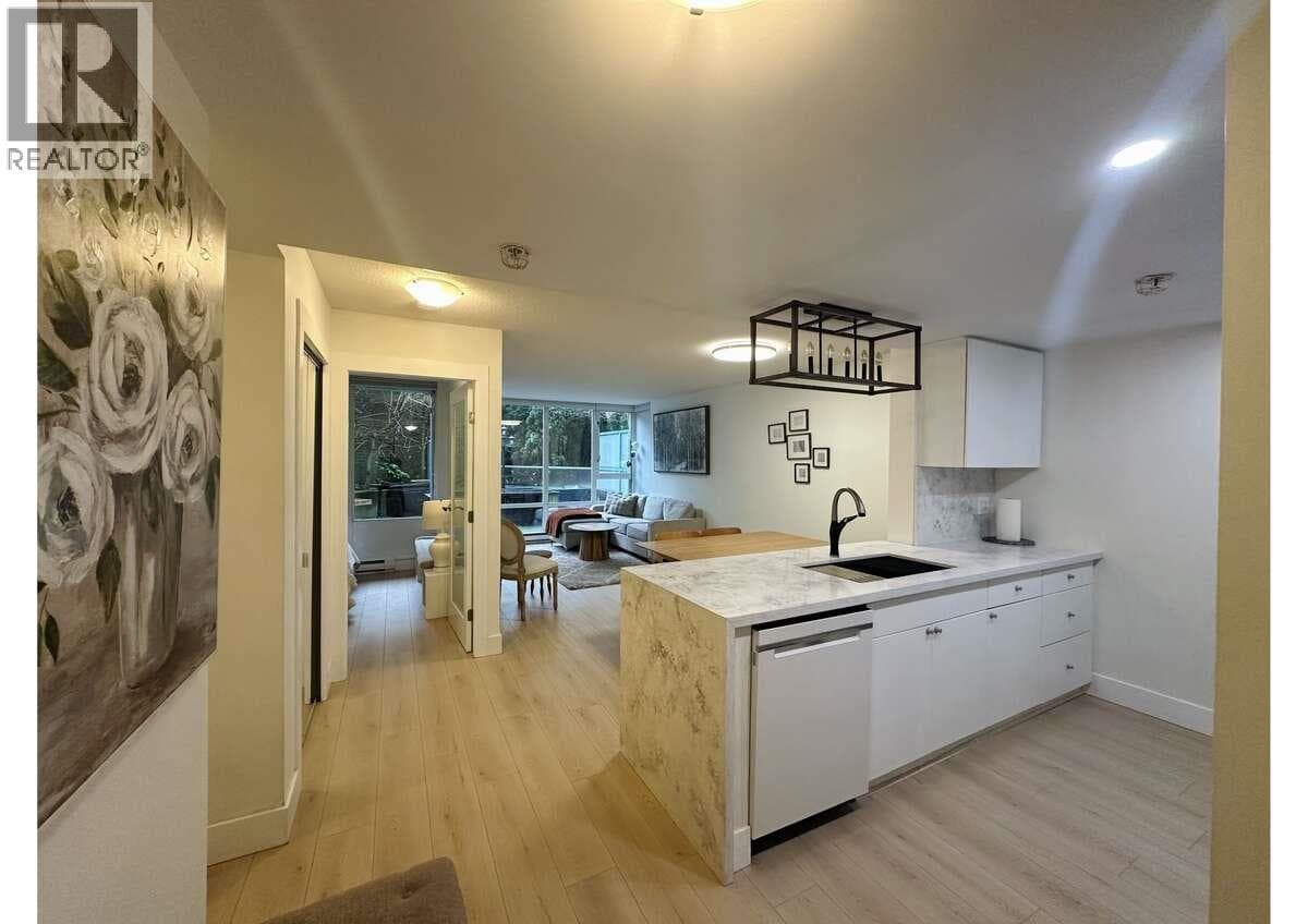 202 1033 MARINASIDE CRESCENT photo 3
