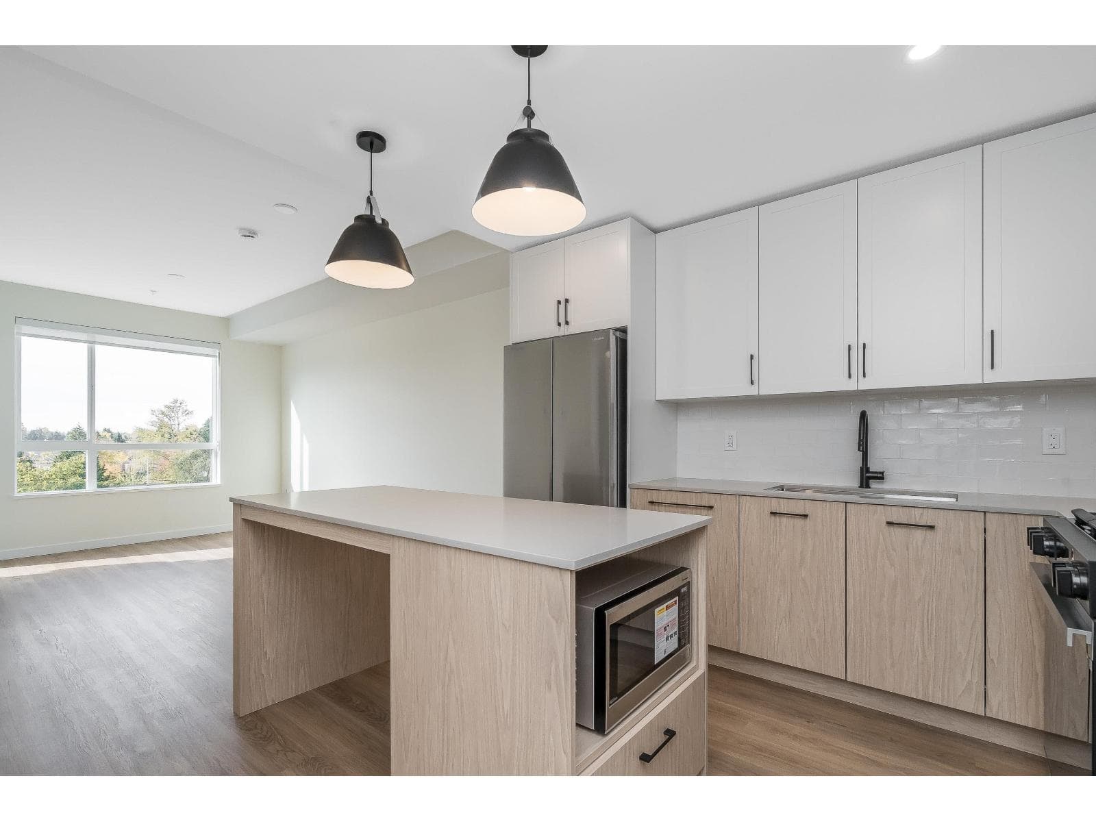 401 27215 ALDERGROVE TOWN CENTRE DRIVE photo 4