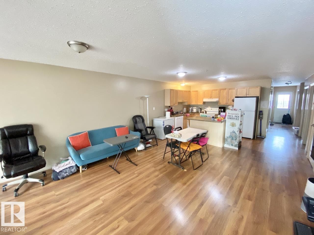 5104 51 AV photo 2