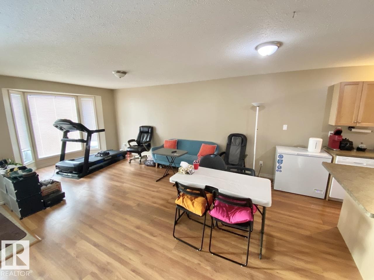 5104 51 AV photo 3