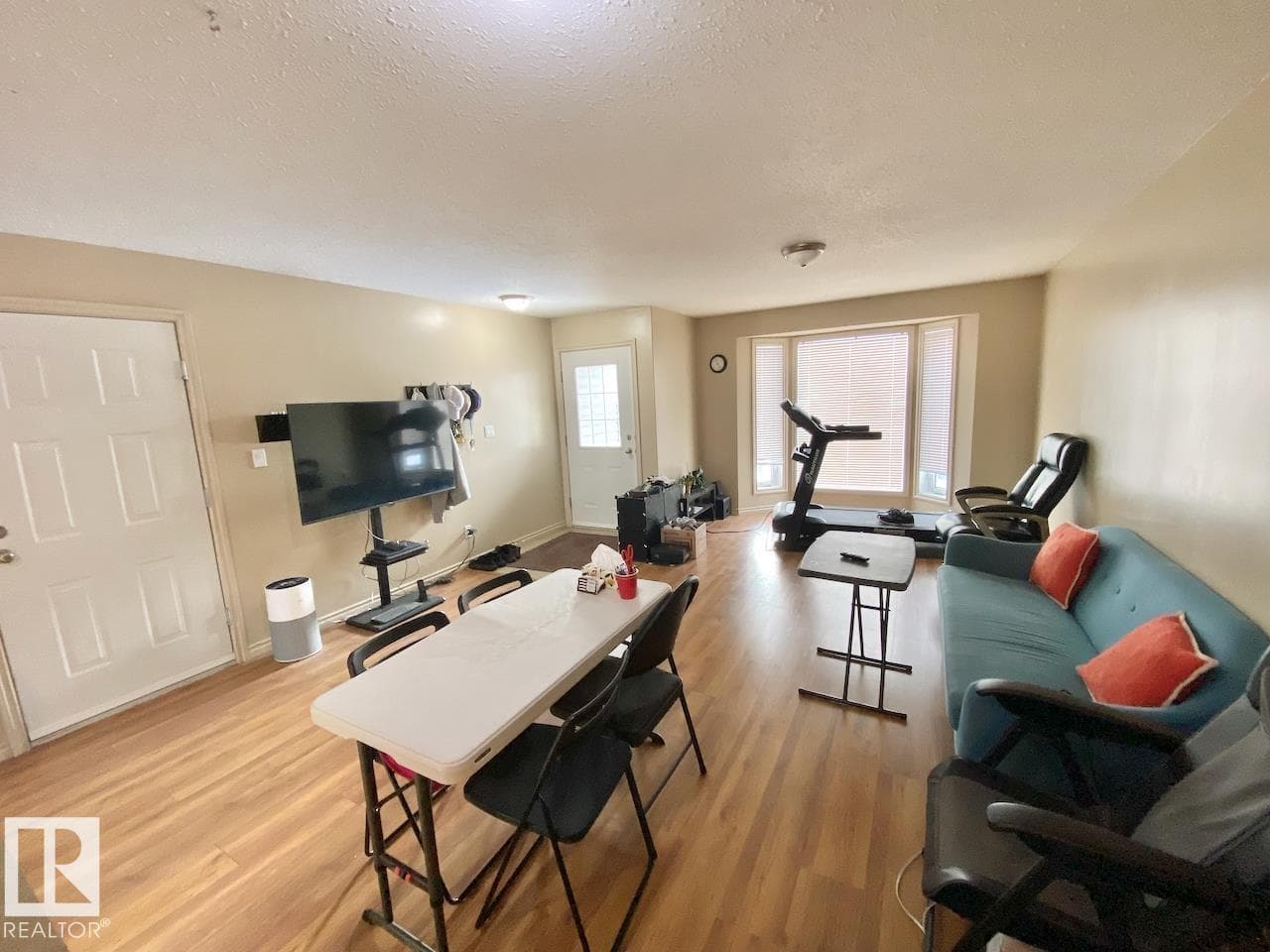 5104 51 AV photo 4