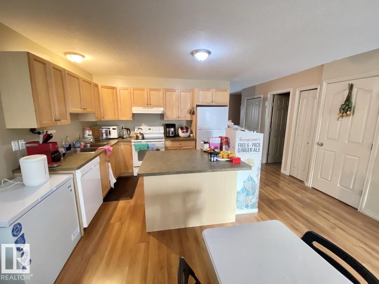 5104 51 AV photo 5