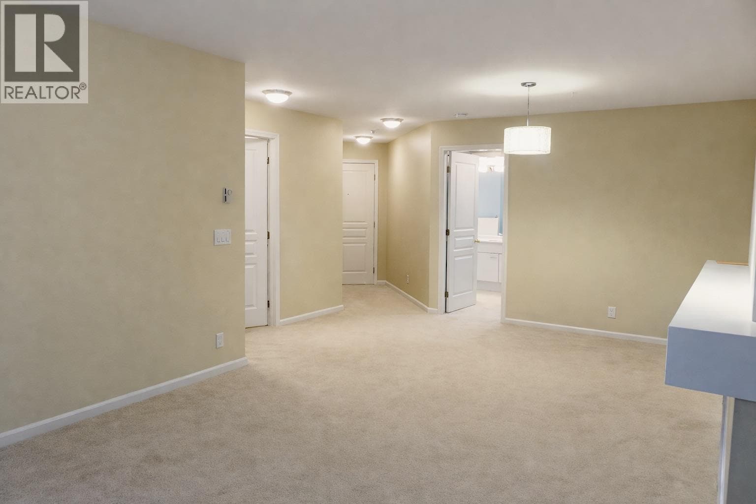 215 1242 TOWN CENTRE BOULEVARD photo 3