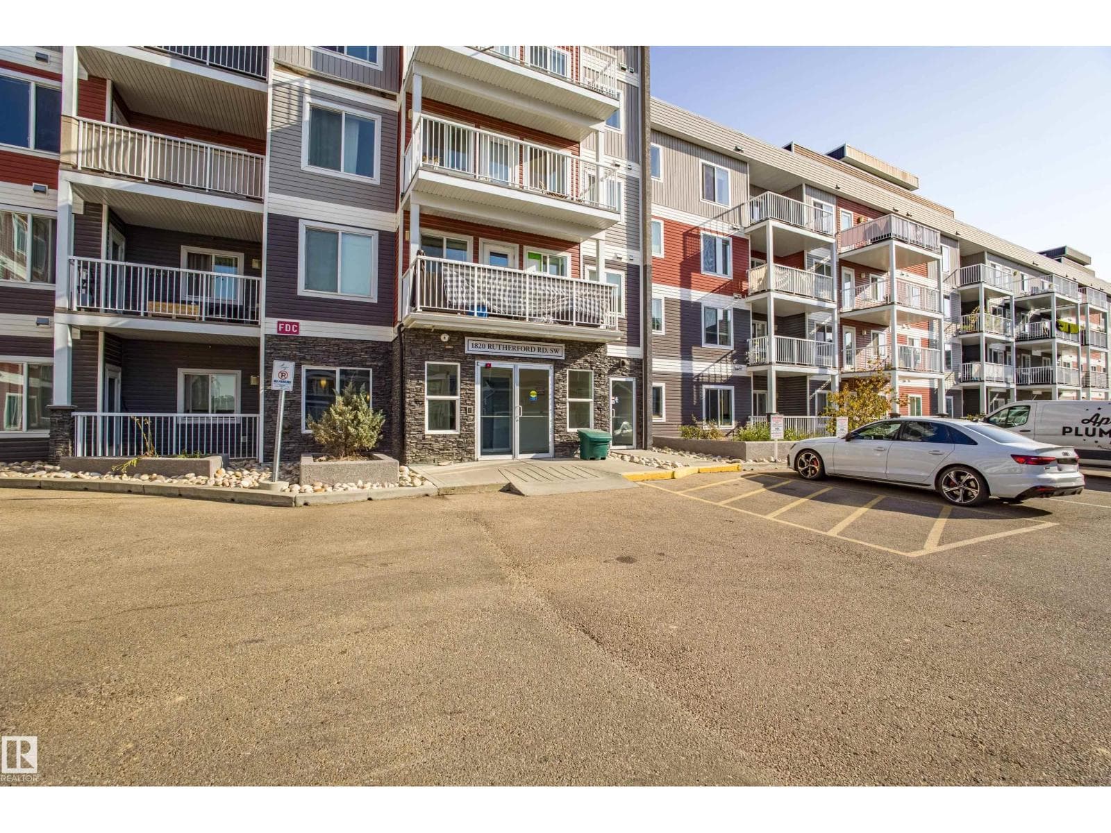 #211 1820 RUTHERFORD RD SW photo 2