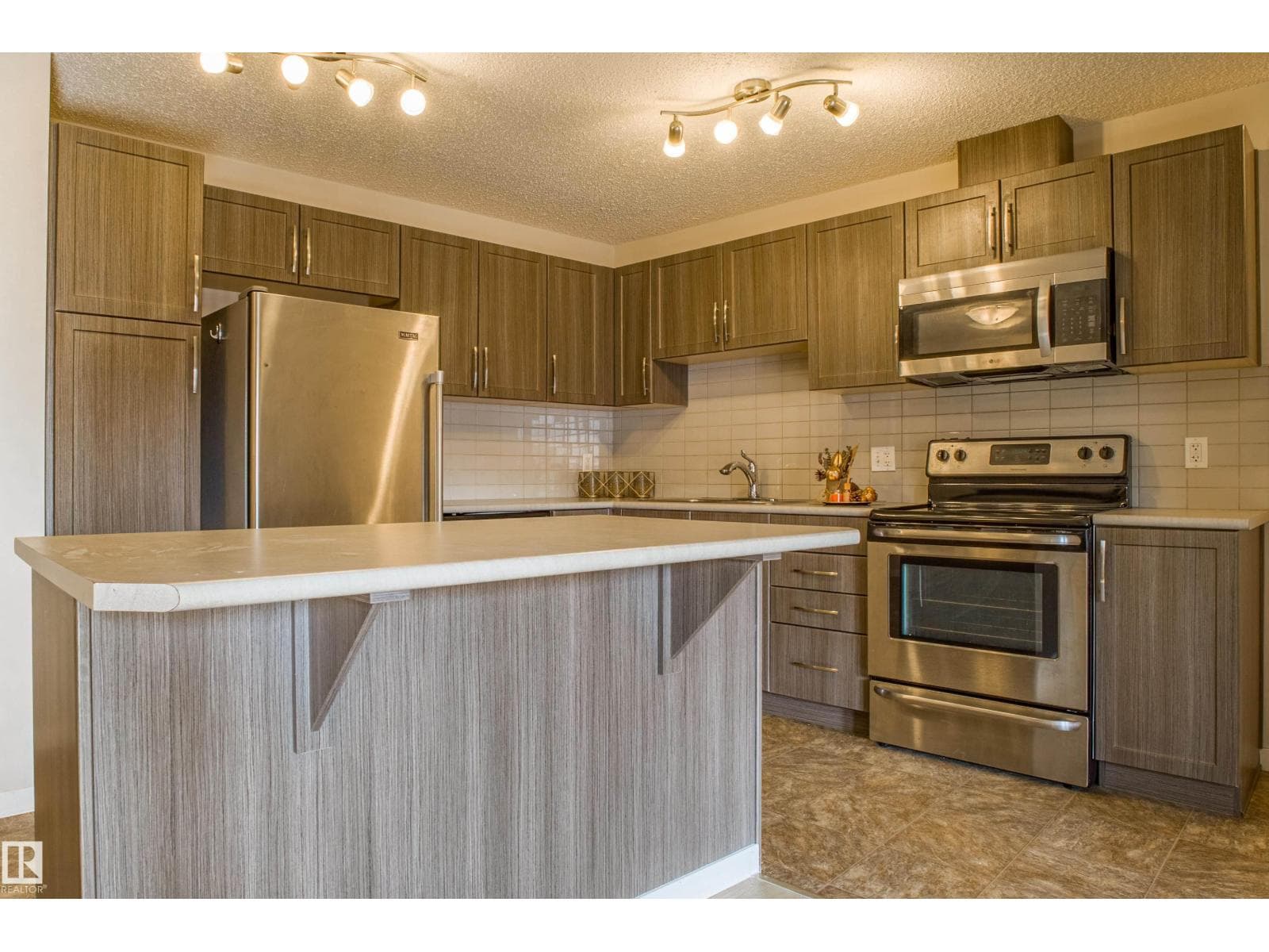#211 1820 RUTHERFORD RD SW photo 3