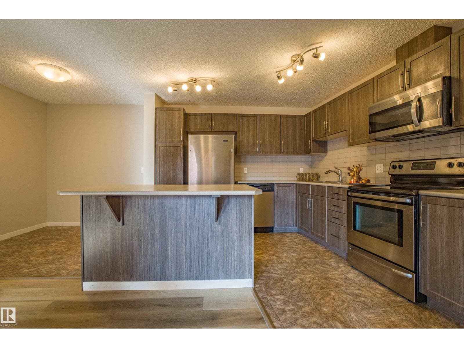 #211 1820 RUTHERFORD RD SW photo 5