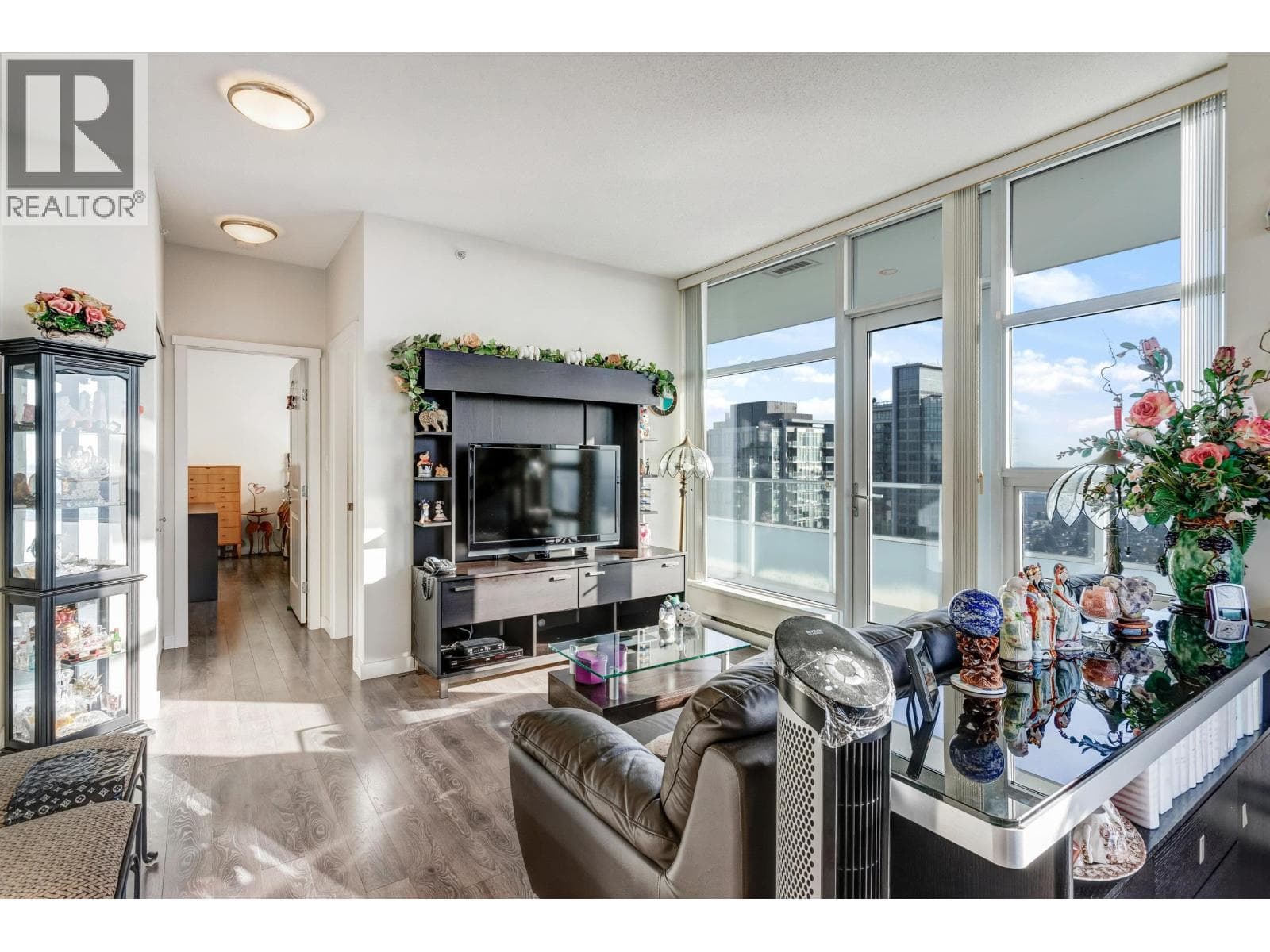 3806 4880 BENNETT STREET photo 2