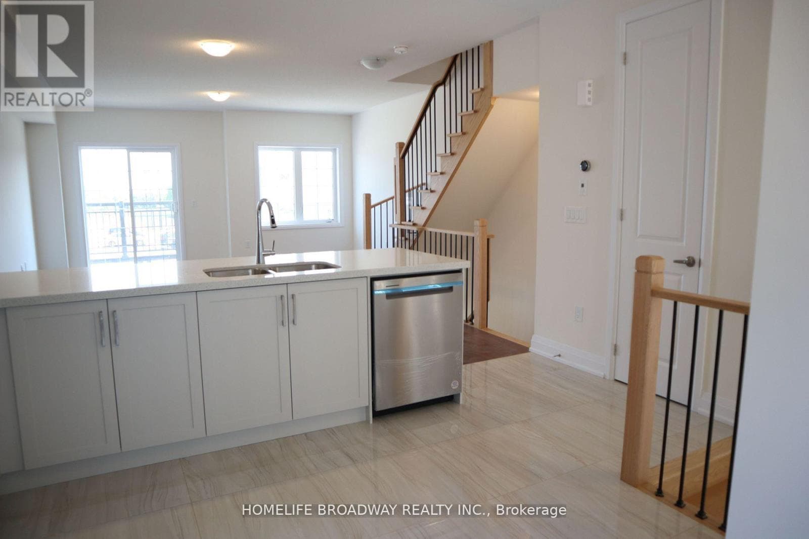40 CLIPPERS CRESCENT photo 4