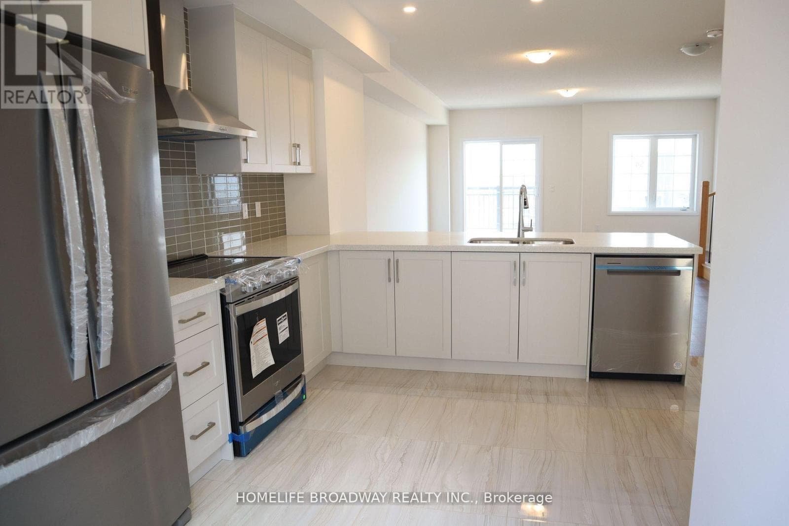 40 CLIPPERS CRESCENT photo 5