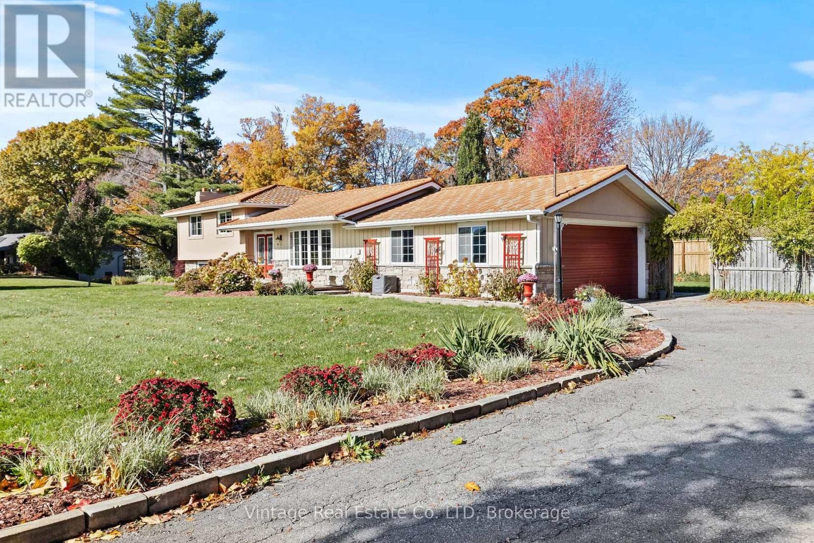 1841 SUNSET LANE photo 4