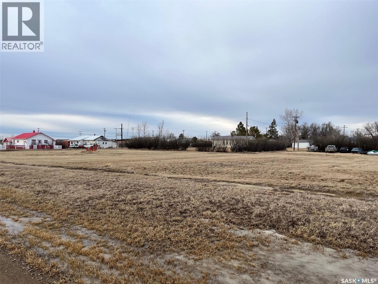 910 Railway AVENUE E photo 2