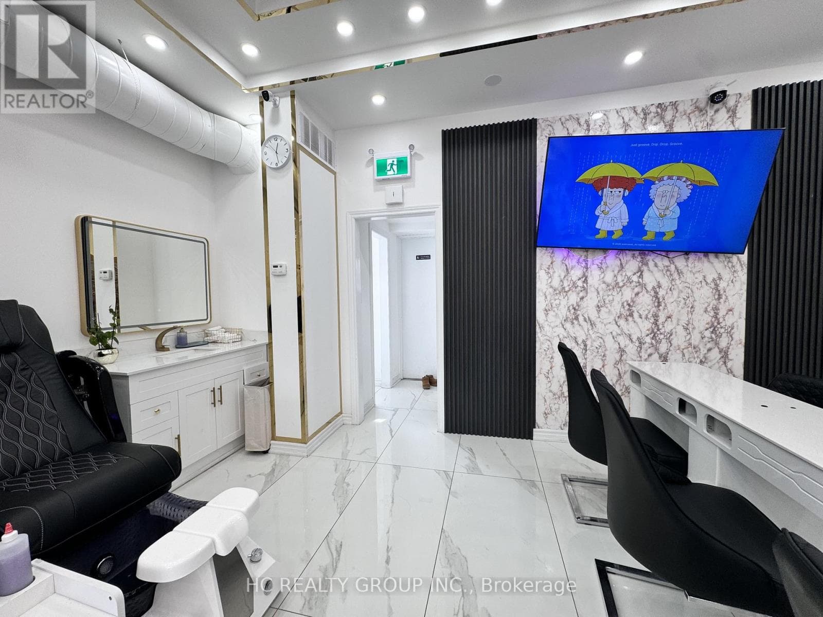 523 EGLINGTON AVENUE photo 5