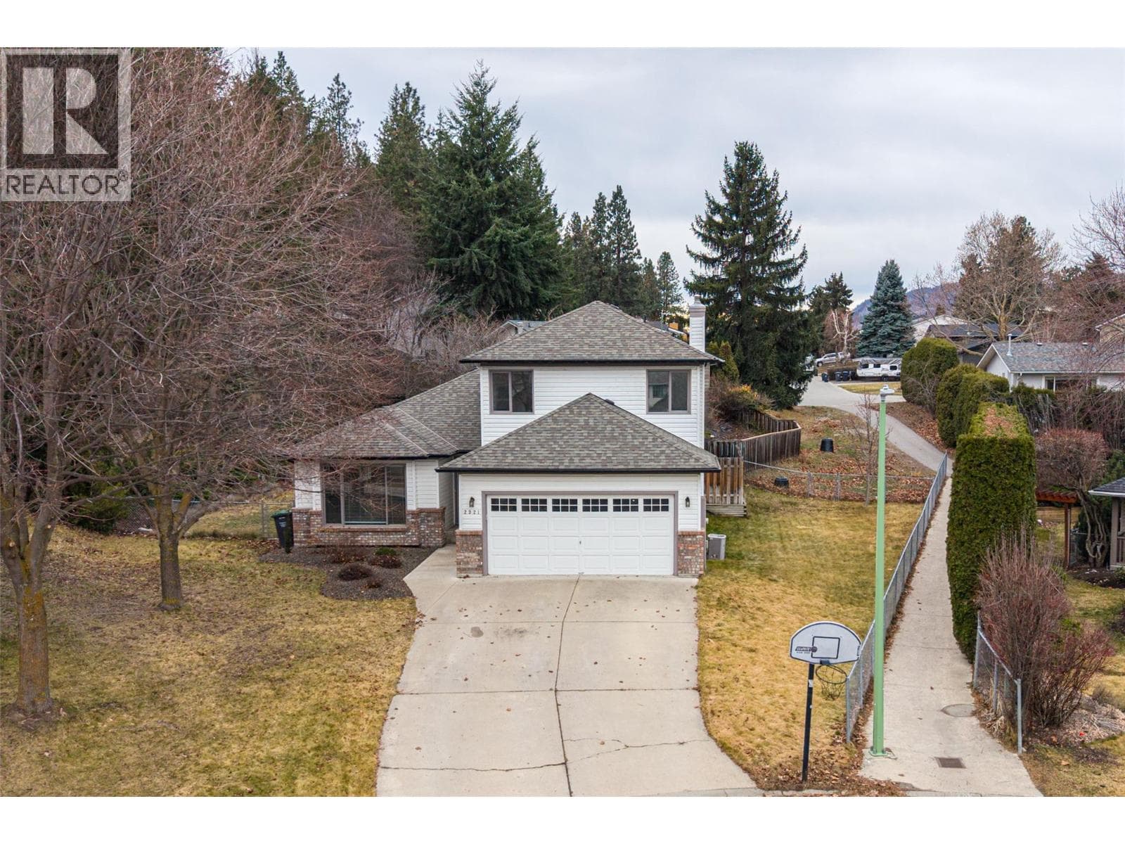 2921 Fieldstone Court photo 2
