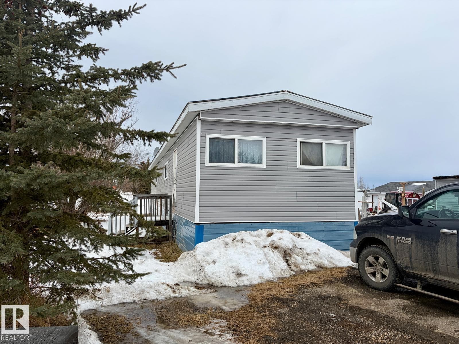 218 Hwy 13 E