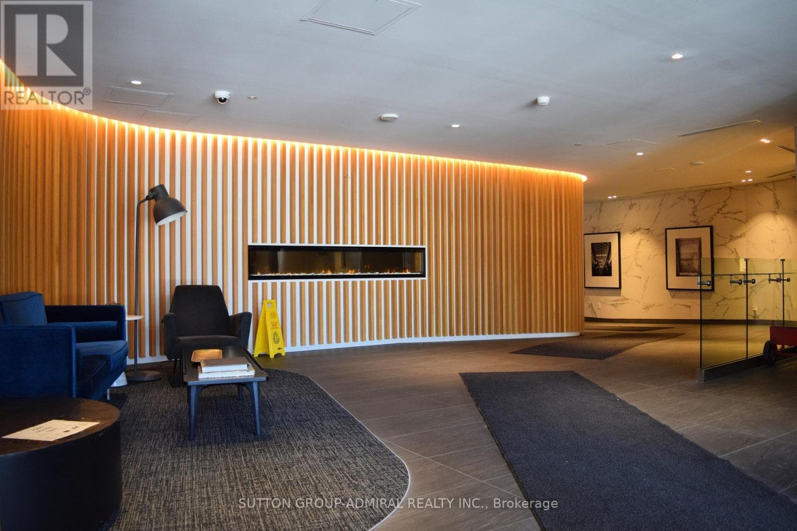 #402 - 160 FLEMINGTON ROAD photo 5