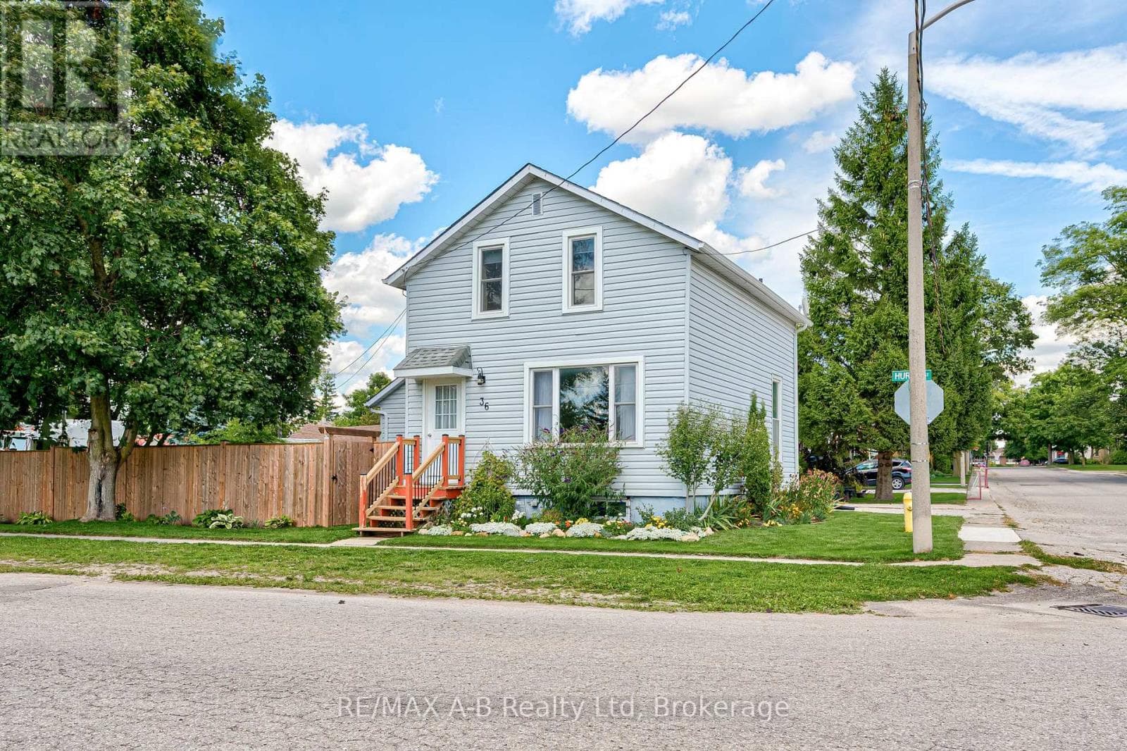 36 HURON STREET photo 2