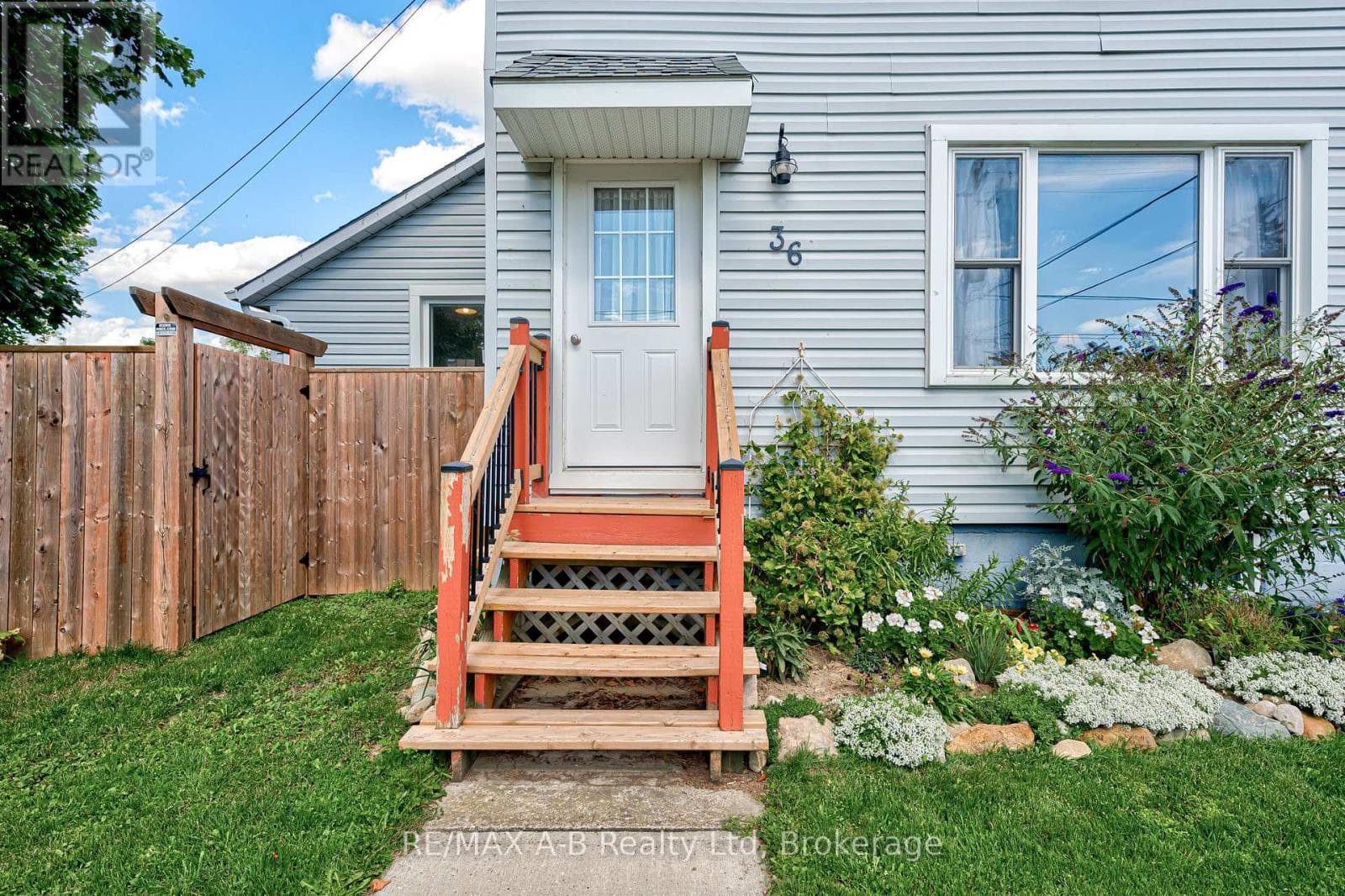 36 HURON STREET photo 4