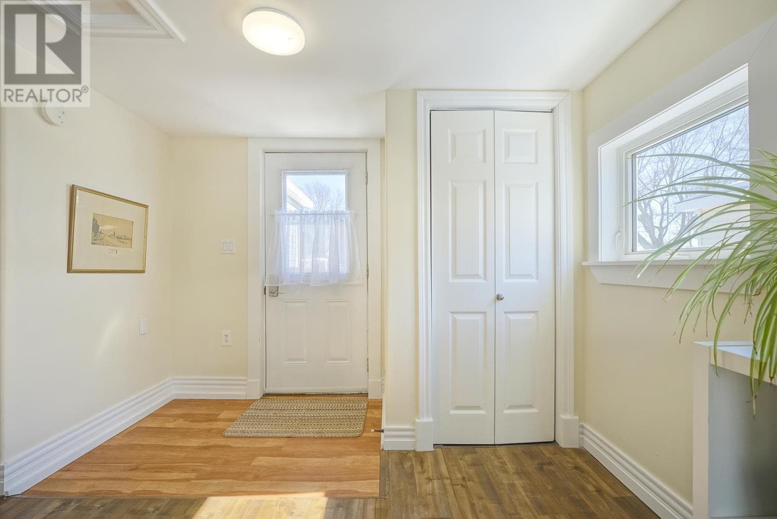 9 Linkletter Estates photo 3